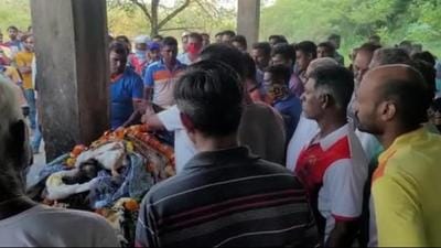 Chamre was cremated at his native Vadrai in Maharashtra’s Palgarh district on Tuesday after Meher brought the fisherman’s body from Gujarat (HT Photo) Chamre was cremated at his native Vadrai in Maharashtra’s Palgarh district on Tuesday after Meher brought the fisherman’s body from Gujarat (HT Photo)