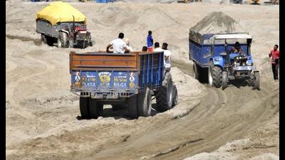 As per the earlier policy of the Punjab government, the rate of sand and gravel was ₹9 cubic feet at the pit head, which the cabinet brought down to ₹5.50. (HT File) As per the earlier policy of the Punjab government, the rate of sand and gravel was ₹9 cubic feet at the pit head, which the cabinet brought down to ₹5.50. (HT File)