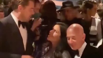 Leonardo DiCaprio met Jeff Bezos and his girlfriend Lauren Sánchez at an event. Leonardo DiCaprio met Jeff Bezos and his girlfriend Lauren Sánchez at an event.