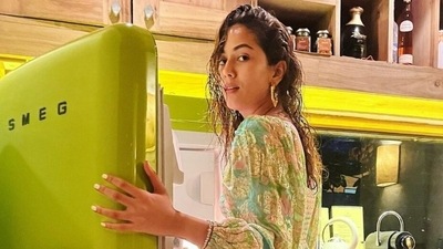 Mira Rajput in floral print mini dress looks refreshing, see her new pic Mira Rajput in floral print mini dress looks refreshing, see her new pic
