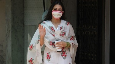 Sara Ali Khan was clicked in ethnic wear at Pilates class. (Varinder Chawla) Sara Ali Khan was clicked in ethnic wear at Pilates class. (Varinder Chawla)