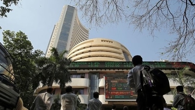 M&amp;M, SBI, Reliance Industries and ICICI Bank were among the gainers.