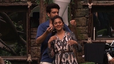 Tejasswi Prakash and Karan Kundrra on Bigg Boss 15. (Colors)