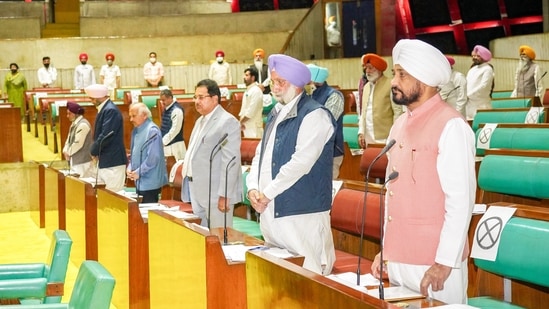 Punjab chief minister Charanjit Singh Channi and his cabinet colleagues during a special assembly session. (File photo)