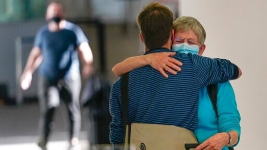 A women greets her son, Joost Wagenaar, after she flew from the Netherlands at Newark Liberty International Airport in Newark, New Jersey, 2021.&nbsp;(AP)