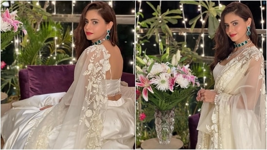 Aamna took to Instagram to post several pictures of herself wearing a beautiful silk lehenga set with intricate embroidery. She shared the post with the caption, "Har Baat dil ki kehdoo, tum jo samajhne ki koshish karo. Marjayenge Hum tumhare liye, jo tum sath jeene ki khwaish karo."(Instagram/@aamnasharifofficial)