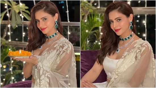 Brides-to-be take notes, we have found the perfect ensemble for your wedding trousseau, and it comes straight from Aamna Sharif's breathtaking traditional wardrobe. The star recently celebrated the festive season with her friends at home. She slipped into a bespoke white lehenga set for the occasion and made our jaws hit the floor.(Instagram/@aamnasharifofficial)