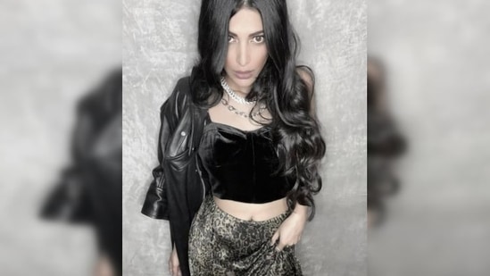 Shruti Haasan gave off major gothic vibes in this all-black attire in her recent Instagram post.(Instagram/@shrutzhaasan)
