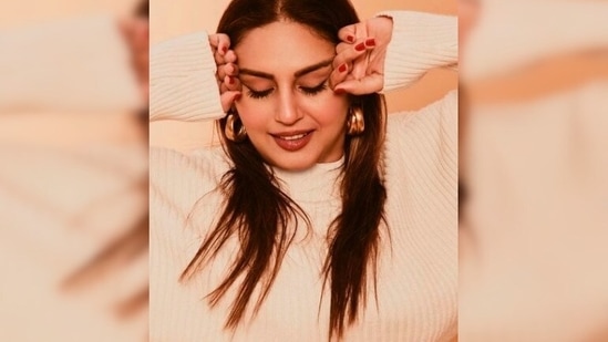 Huma Qureshi shows how to style your fall-winter wear like a pro this season.(Instagram/@iamhumaq)