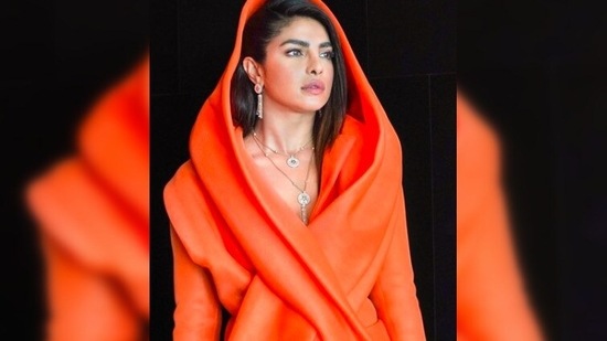 Priyanka Chopra ups the glam quotient as she wears jewellery by the luxury brand Bulgari, which is known for its jewellery, watches, fragrances, accessories, and leather goods.(Instagram/@priyankachopra)