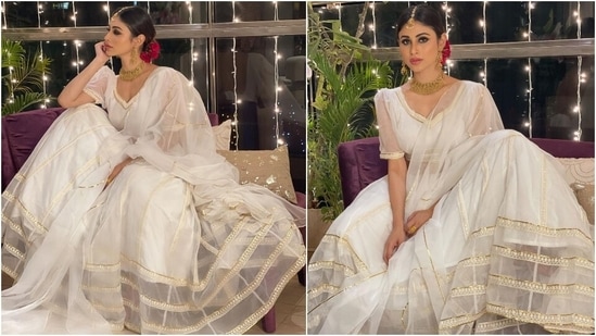 Additionally, the lehenga comes attached with Cancan to give it the royal flare. In the end, Mouni draped an organza white dupatta, carrying golden piping, on her shoulders.(Instagram/@imouniroy)