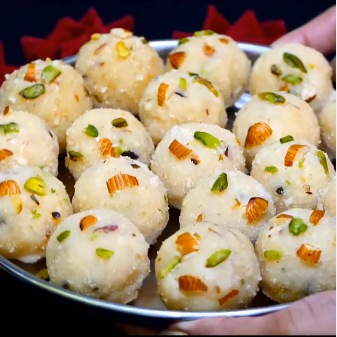 Chaawal ke laddu (Parul Gupta)