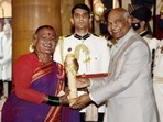 President Ram Nath Kovind presents the Padma Shri Award to Matha B. Manjamma Jogati, at Rashtrapati Bhavan.