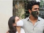 Sara Ali Khan laughs when paparazzi asks Vicky Kaushal about his wedding.&nbsp;