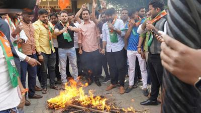 The youth wing of the Bharatiya Janata Party (BJP) held agitations in the city against Nationalist Congress Party (NCP) leader Nawab Malik as he intensified the allegations against former chief minister Devendra Fadnavis. (HT PHOTO) The youth wing of the Bharatiya Janata Party (BJP) held agitations in the city against Nationalist Congress Party (NCP) leader Nawab Malik as he intensified the allegations against former chief minister Devendra Fadnavis. (HT PHOTO)