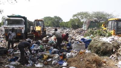 The MCG on Tuesday reiterated that from November 11, it will collect only segregated waste from households and that mixed waste will not be picked up. (HT Archive)