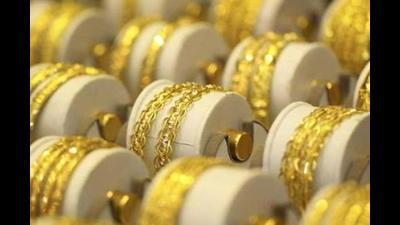 Three unidentified men were booked for posing as policemen and robbing a woman of gold ornaments in the Nigdi area of Pimpri Chinchwad. (REPRESENTATIVE PHOTO)