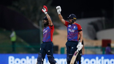 Cricket - ICC Men's T20 World Cup - Super 12 - Semi-Final - England v New Zealand - Sheikh Zayed Cricket Stadium, Abu Dhabi, United Arab Emirates - November 10, 2021 England's Moeen Ali and Dawid Malan gesture during the drinks break REUTERS/Hamad I Mohammed (REUTERS)