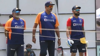 In Frame (L-R): Bharath Arun, Ravi Shastri and Virat Kohli&nbsp; (Twitter/imVkohli)