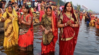 Vratis perform Chhath Puja rituals at the bank of the Narmada river, in Jabalpur on Wednesday, &nbsp;On the third day of Chhath, arghya is offered to the setting sun. (PTI)