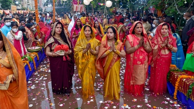 In the evening, all the vratis and their family members head to ghat of rivers or ponds that are decorated in advance for the puja offering.&nbsp; (PTI/Vijay Verma)
