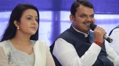 Amruta Fadnavis waded into the ongoing controversy by commenting on Nawab Malik.&nbsp;