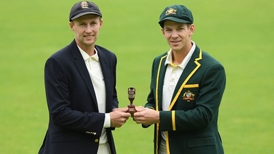 Joe Root and Tim Paine with The Ashes urn. (Getty Images) Joe Root and Tim Paine with The Ashes urn. (Getty Images)