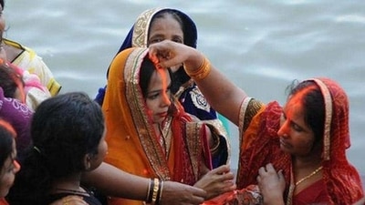 Chhath Puja 2021 Day 3: Devotees to offer Arghya to Surya Dev in evening, know all the rituals (Subhankar Chakraborty/HT PHOTO) Chhath Puja 2021 Day 3: Devotees to offer Arghya to Surya Dev in evening, know all the rituals (Subhankar Chakraborty/HT PHOTO)