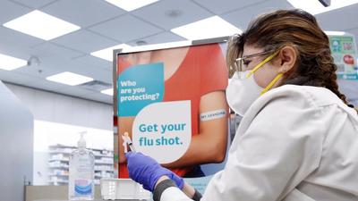 Pharmacist Zaineb Hassan prepares a seasonal flu vaccine for Canada's Prime Minister Justin Trudeau at a pharmacy in Ottawa, Ontario, Canada on November 5. (REUTERS) Pharmacist Zaineb Hassan prepares a seasonal flu vaccine for Canada's Prime Minister Justin Trudeau at a pharmacy in Ottawa, Ontario, Canada on November 5. (REUTERS)
