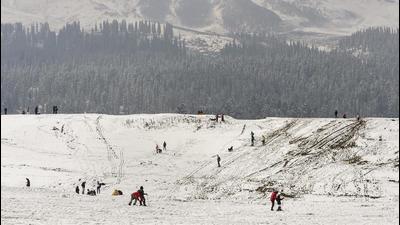 Srinagar recorded a maximum of 17.4 degrees Celsius, while it was warmer in Jammu at 28.4 degrees during the day. (File Photo (PTI))