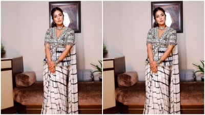 Hina played muse to fashion designer Reeti Arneja and dressed up in a black and white tie and dye saree from her wardrobe. (Instagram/@realhinakhan)