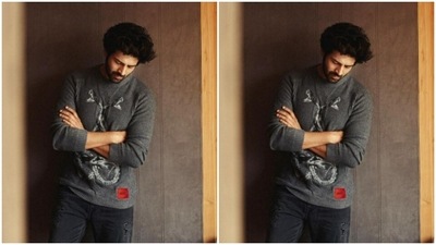 “Internse hai mamla,” wrote Kartik in the caption. (Instagram/@kartikaaryan) “Internse hai mamla,” wrote Kartik in the caption. (Instagram/@kartikaaryan)