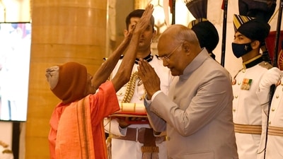 102-year-old Nanda Prusty was given the Padma Shri award at a ceremony at Rashtrapati Bhavan on Tuesday. 102-year-old Nanda Prusty was given the Padma Shri award at a ceremony at Rashtrapati Bhavan on Tuesday.
