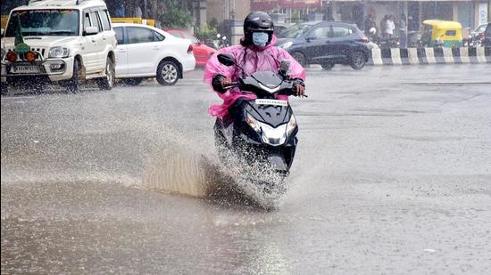 Rains are also expected in Bengaluru city which has suffered a significant amount of damage in recent weeks due to heavy and unseasonal downpour, inundating entire neighbourhoods across India’s IT capital. (HT File) Rains are also expected in Bengaluru city which has suffered a significant amount of damage in recent weeks due to heavy and unseasonal downpour, inundating entire neighbourhoods across India’s IT capital. (HT File)