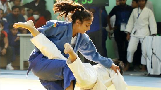 Judokas in action on the second day of the National Cadet and Sub-Junior Judo Championship being organised by Punjab Judo Association at Chandigarh University. (HT Photo)