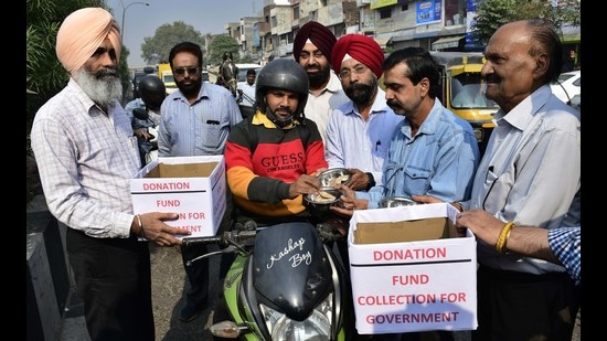 The Ludhiana industrialists staged a symbolic protest against the Union government and held begging bowls to drive home their point. (Harsimar Pal Singh/HT)