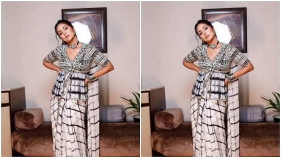 The georgette saree came with a zardosi embroidered peplum blouse fitted at the waist.(Instagram/@realhinakhan)