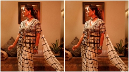 Assisted by hair stylist Arbaz Shaikh, Hina wore her long tresses in a ponytail with a few strands left free around her face.(Instagram/@realhinakhan)