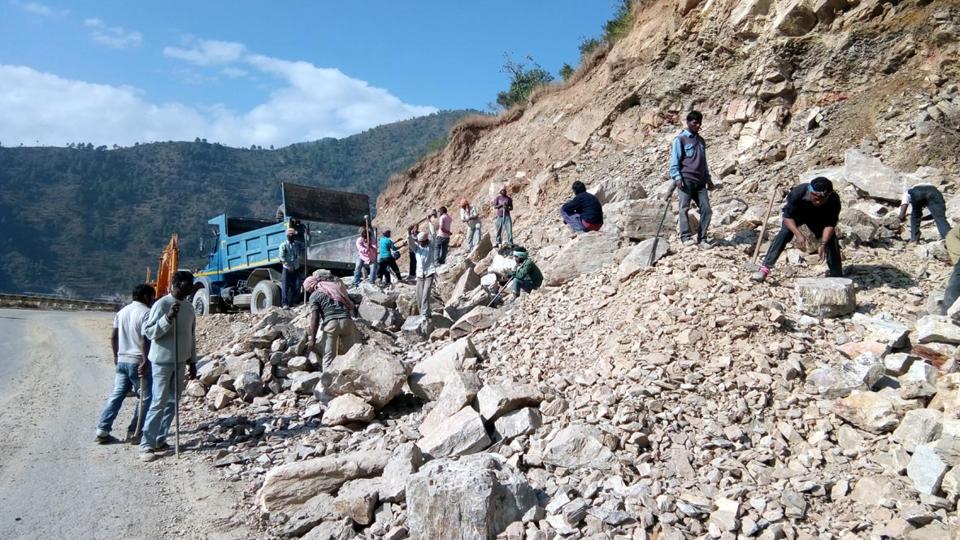Environmentalists and geologists opposed the government’s stand because India’s northern borders fall in the highly eco-sensitive Himalayan region. (HT Photo) Environmentalists and geologists opposed the government’s stand because India’s northern borders fall in the highly eco-sensitive Himalayan region. (HT Photo)