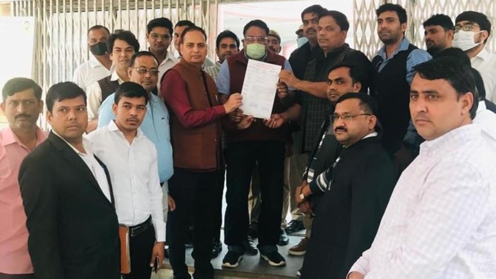 Lawyers abstain from work, demand high court bench in West Uttar