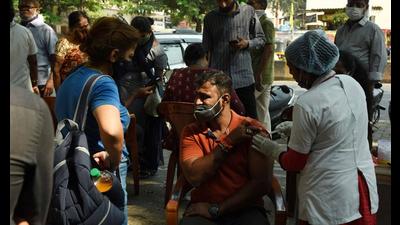 Beneficiaries get vaccination against Covid in a special drive by Navi Mumbai Municipal Corporation at Sector 9 Market, Vashi. (BACHCHAN KUMAR/HT PHOTO)