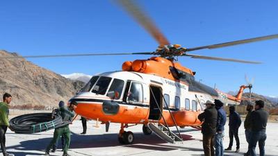 Workmen prepare for a helicopter sortie to ferry equipment to a remote village in Leh. (HT PHOTO.) Workmen prepare for a helicopter sortie to ferry equipment to a remote village in Leh. (HT PHOTO.)