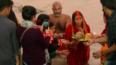 In Bihar, devotees gathered on the banks of the Ganga river at Patipul Ghat in Patna to perform Chhath puja. (ANI)