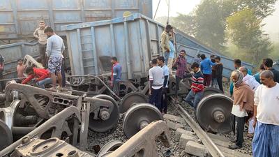 The wagons overturned near Srikrishna Nagar railway station in Jaunpur district (HT Photo)