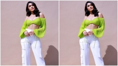 Styled by Sheefa Gilani, Mrunal wore her tresses open in wavy curls around her shoulder. (Instagram/@mrunalthakur) Styled by Sheefa Gilani, Mrunal wore her tresses open in wavy curls around her shoulder. (Instagram/@mrunalthakur)