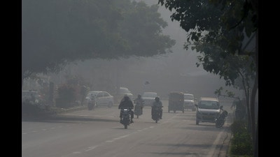 Vehicles commuting through dense smog as air quality dipped post-Diwali. (ANI) Vehicles commuting through dense smog as air quality dipped post-Diwali. (ANI)