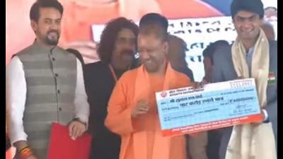 UP chief minister Yogi Adityanath and Union sports minister Anurag Thakur felicitated Tokyo Paralympics medallists and distributed cash prizes of ₹32.50 crore, along with citations. (Sourced) UP chief minister Yogi Adityanath and Union sports minister Anurag Thakur felicitated Tokyo Paralympics medallists and distributed cash prizes of ₹32.50 crore, along with citations. (Sourced)