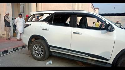 The damaged SUV of Guru HarSahai Shiromani Akali Dal candidate Vardev Singh Noni Mann in Ferozepur on Wednesday. Mann’s vehicle, which was following the convoy of Bathinda MP Harsimrat Kaur Badal, was allegedly attacked by protesting farmers. (HT Photo) The damaged SUV of Guru HarSahai Shiromani Akali Dal candidate Vardev Singh Noni Mann in Ferozepur on Wednesday. Mann’s vehicle, which was following the convoy of Bathinda MP Harsimrat Kaur Badal, was allegedly attacked by protesting farmers. (HT Photo)