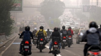 During the period from October 24 to November 8, which also saw pre-Diwali rush and snarls, the CSE said traffic speeds fell noticeably and congestion touched the pre-pandemic levels. (ANI)