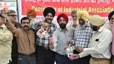 Industrialists protesting against increasing rate of raw materials outside UCPMA office in Ludhiana on Thursday. (Harsimar Pal Singh/Hindustan Times)